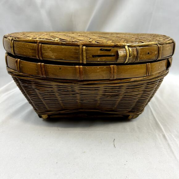 Bamboo and Rattan Vintage Basket with lid Unique 10" round 5" tall - Picture 2 of 9
